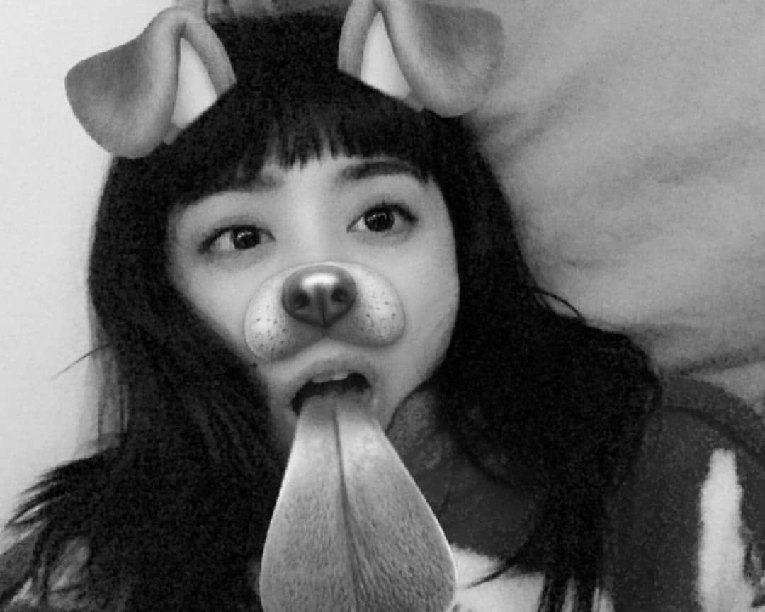 はねゆりのインスタグラム：「パッキングしなきゃなのに、、、横になって動けない。笑  ダレカタスケテー」