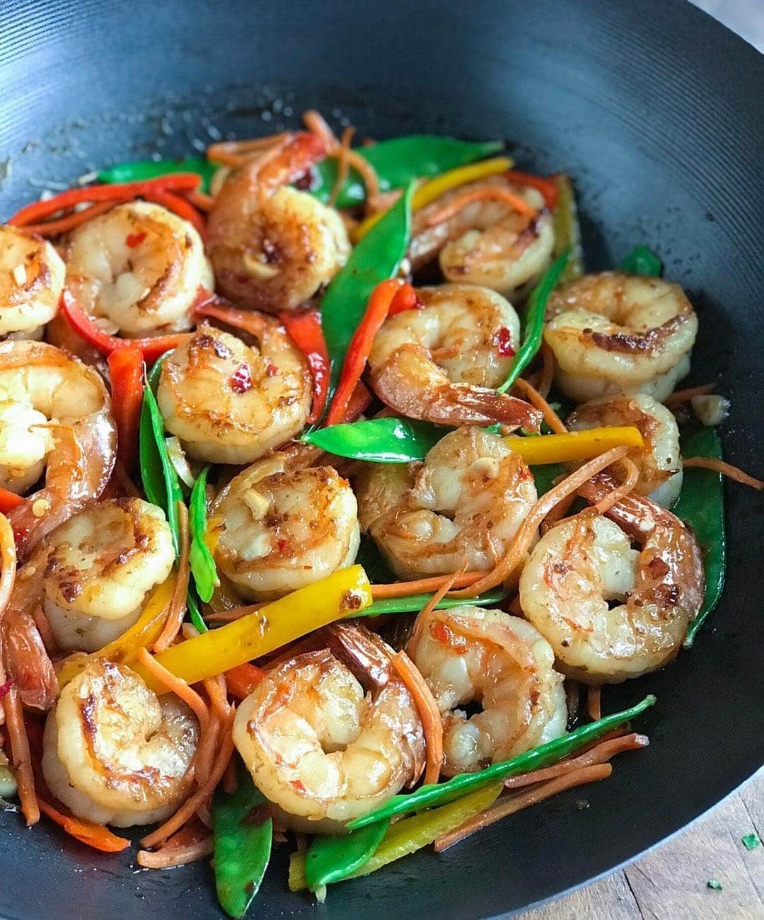 Easy Recipesさんのインスタグラム写真 - (Easy RecipesInstagram)「Sweet and Chili Shrimp Stir Fry 😋. Full recipe link in my bio: . https://www.cookinwithmima.com/sweet-and-chili-shrimp-stir-fry/  #thekitchn #food52 #feedfeed #wholefoods #allrecipes #buzzfeedtasty #yahoofood #tohfoodie #tasteofhome #tastingtable #realsimple #eatingwell #cookinglight #bonappetit #huffposttaste #buzzfeedfood #marthafood #TODAYfood #FOODWINEWOMEN #onthetable #recipes #foodporn #food #foodie #healthyfood #tasty #easymeals #shrimp」4月17日 4時34分 - cookinwithmima