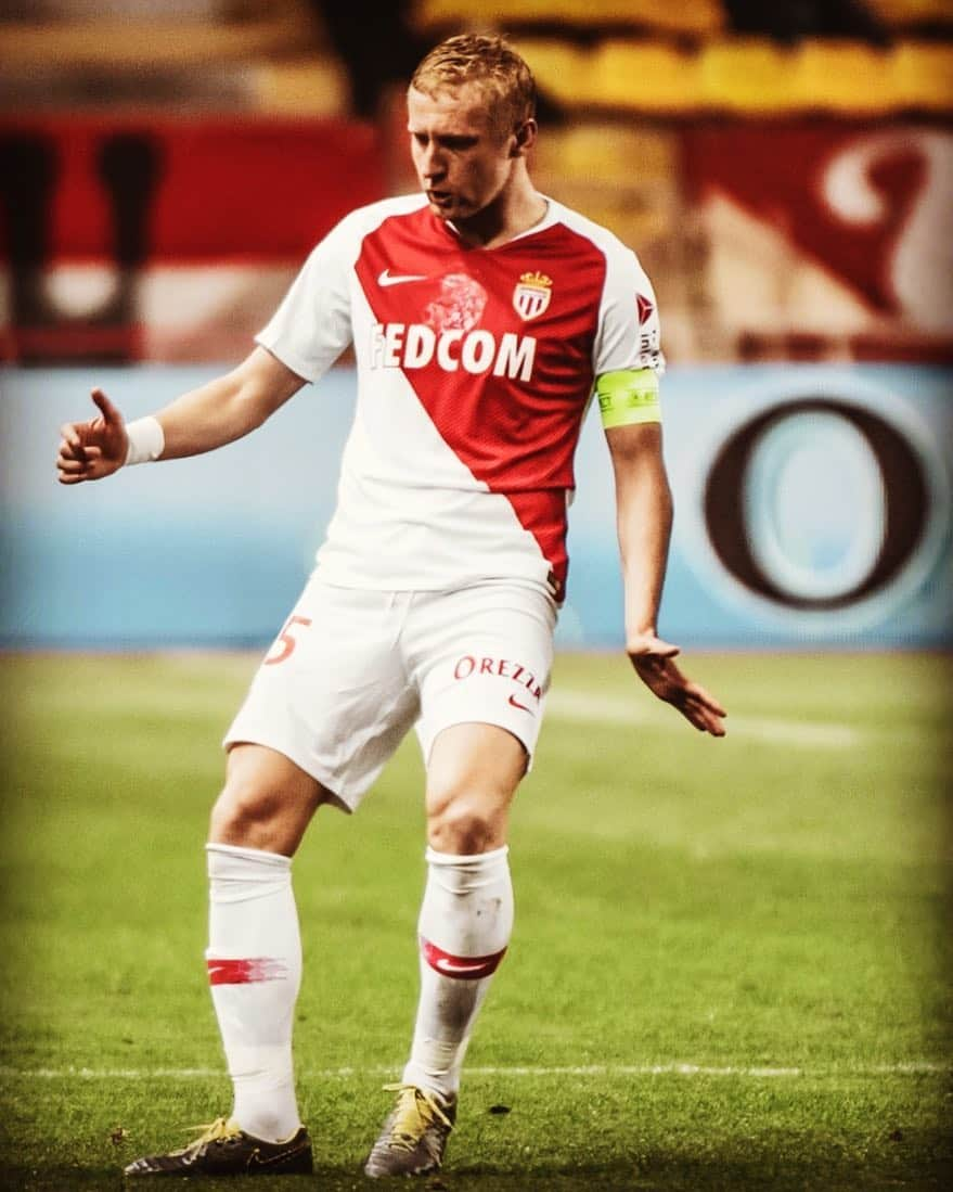 ASモナコさんのインスタグラム写真 - (ASモナコInstagram)「💯 matches en Ligue 1 pour @kamilglik25 avec les Rouge & Blanc 👏」4月17日 4時27分 - asmonaco