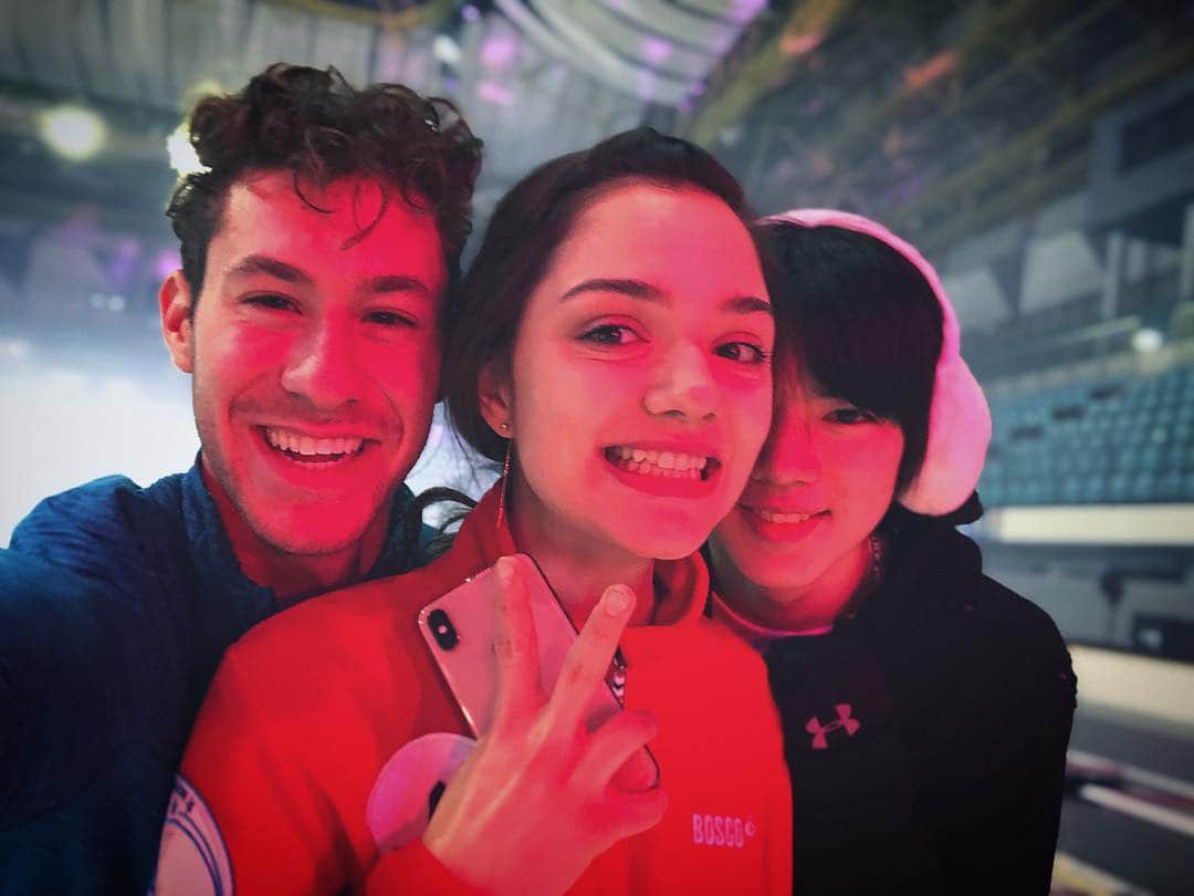 のインスタグラム：「‪Seoul-mates! ❤️🇰🇷 #IceFantasia ‬」