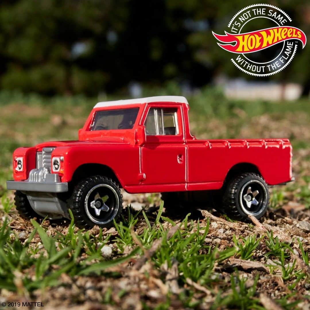 Hot Wheelsさんのインスタグラム写真 - (Hot WheelsInstagram)「Ready to take on all of the terrain in the Land Rover Series III Pickup from the HW HOT TRUCKS® mini-collection? #HotWheels #LandRover . . . . #HotWheelsCollector #diecast #diecastcollector #hotwheelspics」4月17日 5時00分 - hotwheelsofficial