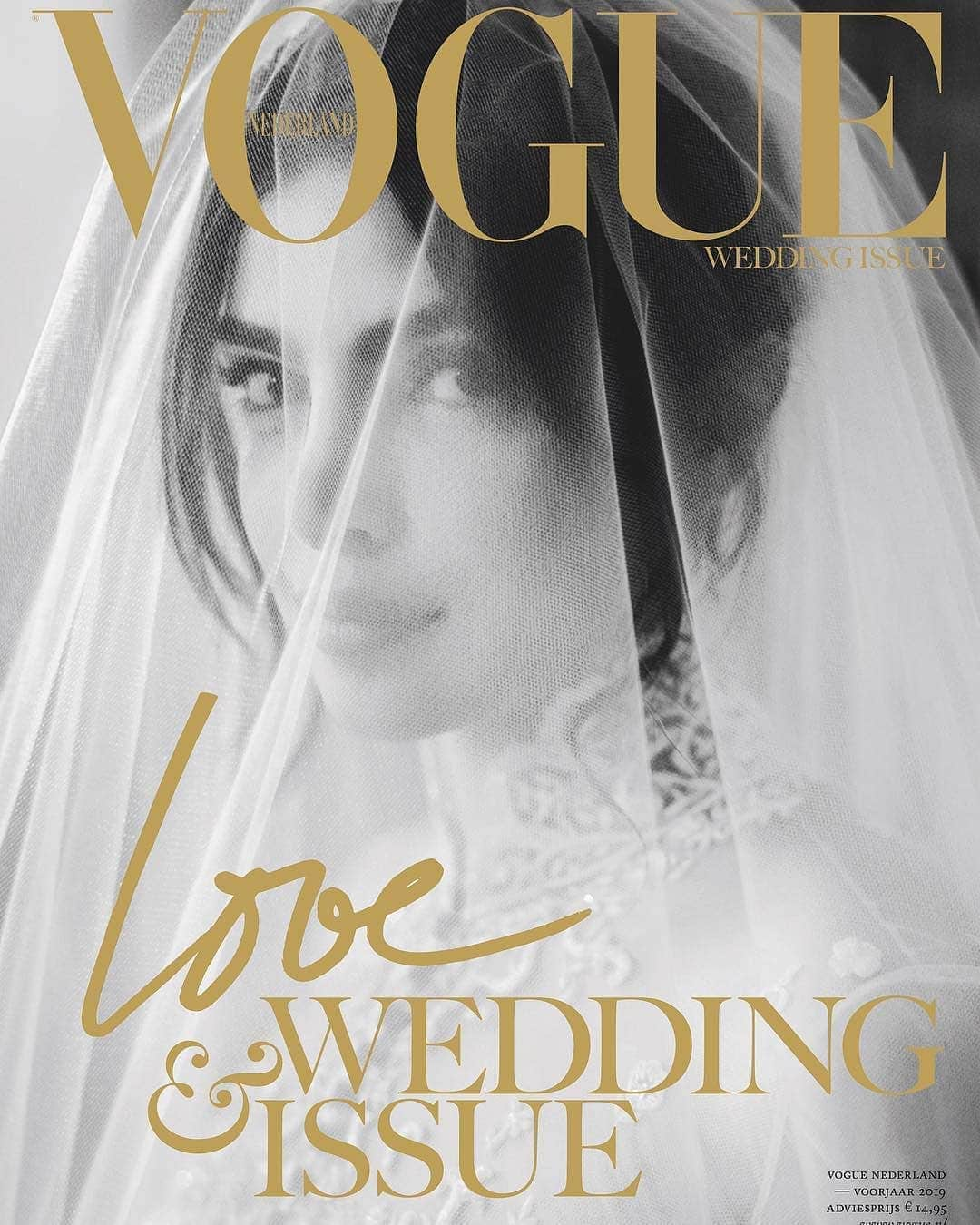 プリヤンカー・チョープラーさんのインスタグラム写真 - (プリヤンカー・チョープラーInstagram)「My fairytale ❤️ Thank you @nlvogue for making me your first cover girl of the Love & Wedding issue.」4月17日 5時26分 - priyankachopra