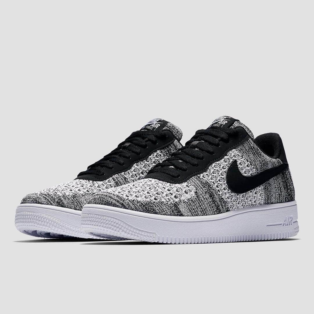 Sneaker Newsさんのインスタグラム写真 - (Sneaker NewsInstagram)「After debuting in Spring 2016, the Nike Air Force 1 Flyknit returns in a slightly altered 2.0 version. Swipe left to see three colorways dropping in May. For a closer look, tap the link in our bio.」4月17日 5時32分 - sneakernews