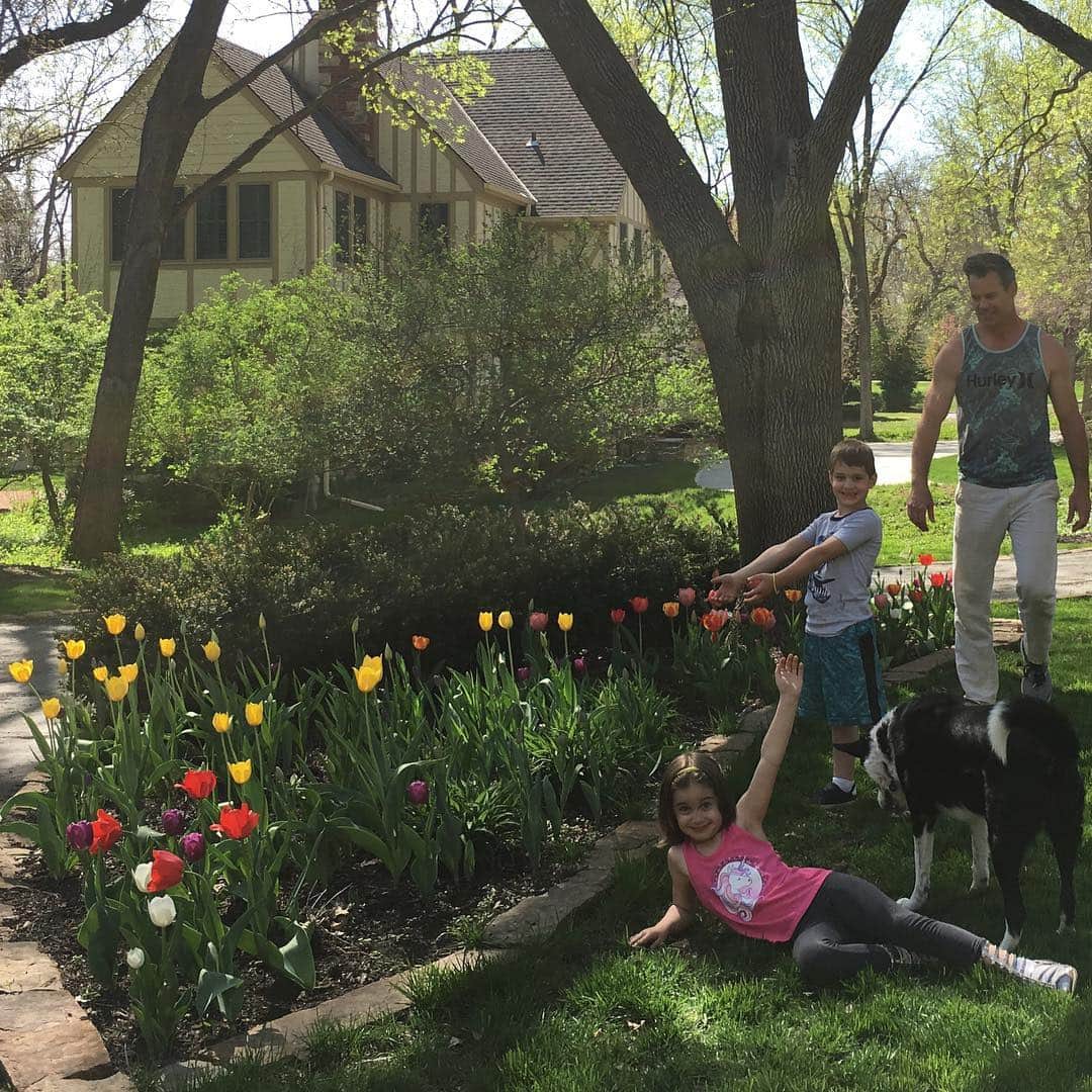 タック・ワトキンスさんのインスタグラム写真 - (タック・ワトキンスInstagram)「The results of planting 300 tulip bulbs last fall did not help the Farfenwhistle family learn modesty this spring.」4月17日 5時37分 - tucwatkins