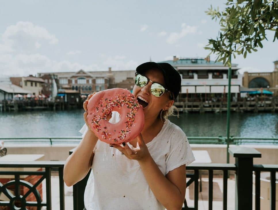 トーライ・ケリーのインスタグラム：「*insert donut pun here* 🍩」