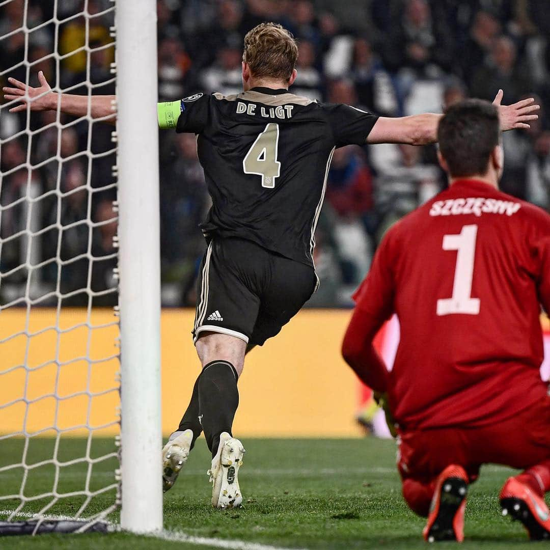 UEFAチャンピオンズリーグさんのインスタグラム写真 - (UEFAチャンピオンズリーグInstagram)「🔴 TOWERING header from De Ligt! Rate this @afcajax display /10 🧐 #UCL」4月17日 5時46分 - championsleague