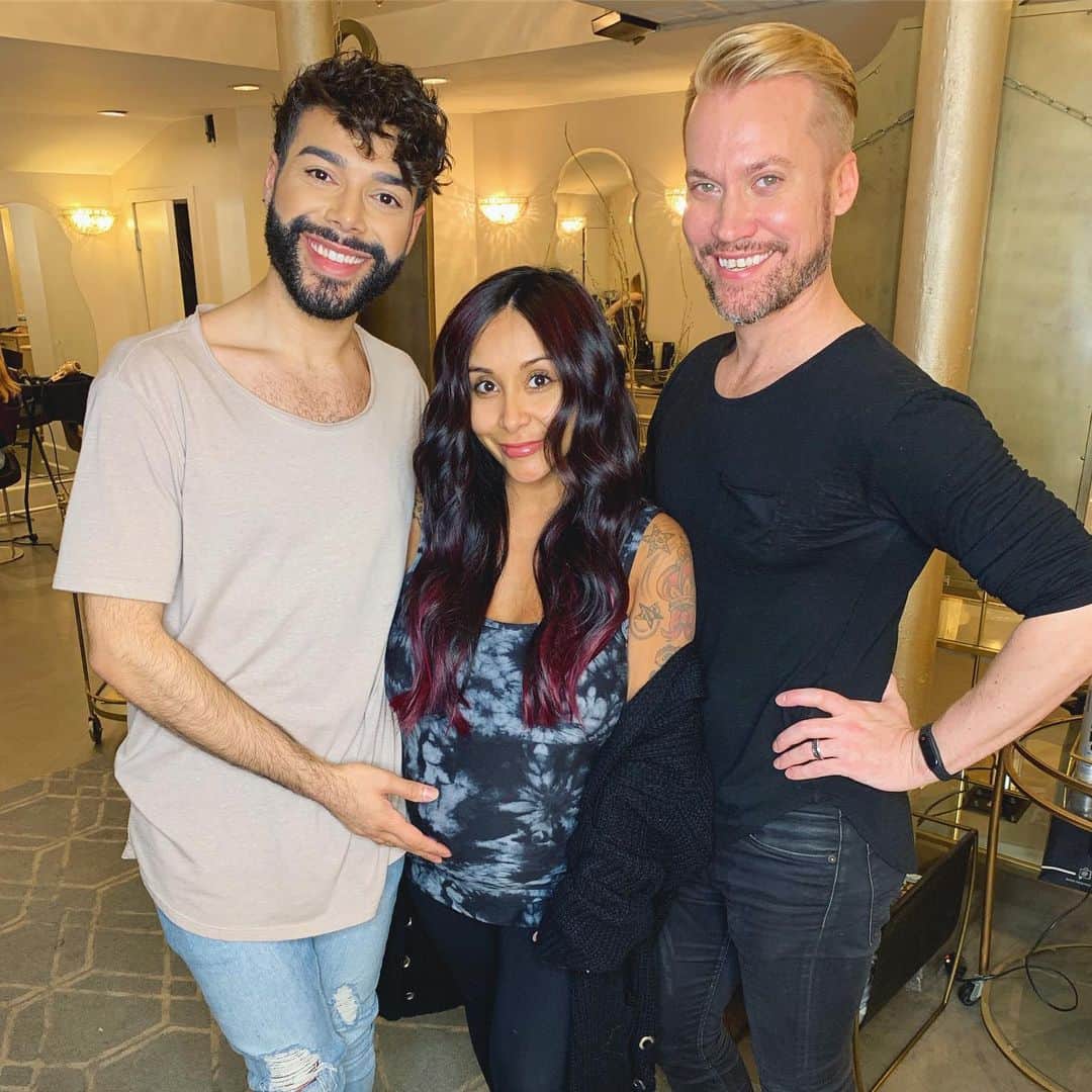 ニコール・ ポリッツィのインスタグラム：「Thanks to my glam queens for making this mawma feel pretty! Hopefully it’ll look this good when I give birth! 🔥🔥」