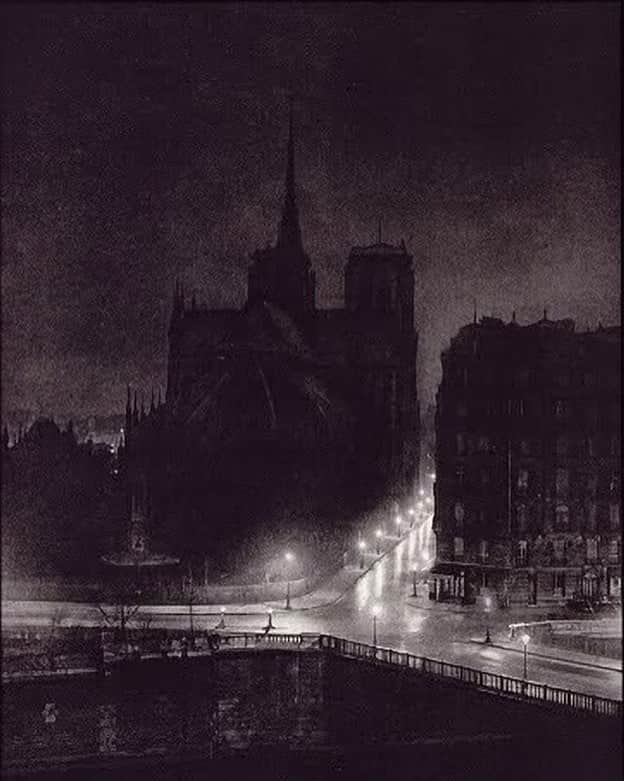 トローヤン・ベリサリオさんのインスタグラム写真 - (トローヤン・ベリサリオInstagram)「“Notre Dame, Paris.” Brassaï, 1933.」4月17日 6時01分 - sleepinthegardn