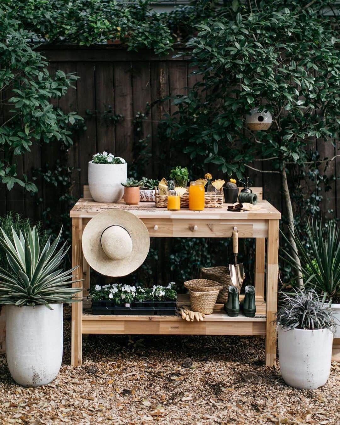 Targetさんのインスタグラム写真 - (TargetInstagram)「With sunny days ahead, @camillestyles shows us how to throw the ultimate garden party. ☀ Check out our story for her tips and tricks!」4月17日 6時14分 - target