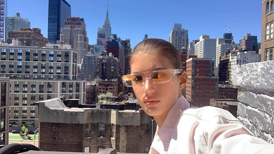 ヴァレリー・カウフマンのインスタグラム：「007 🧐- the world is not enough」