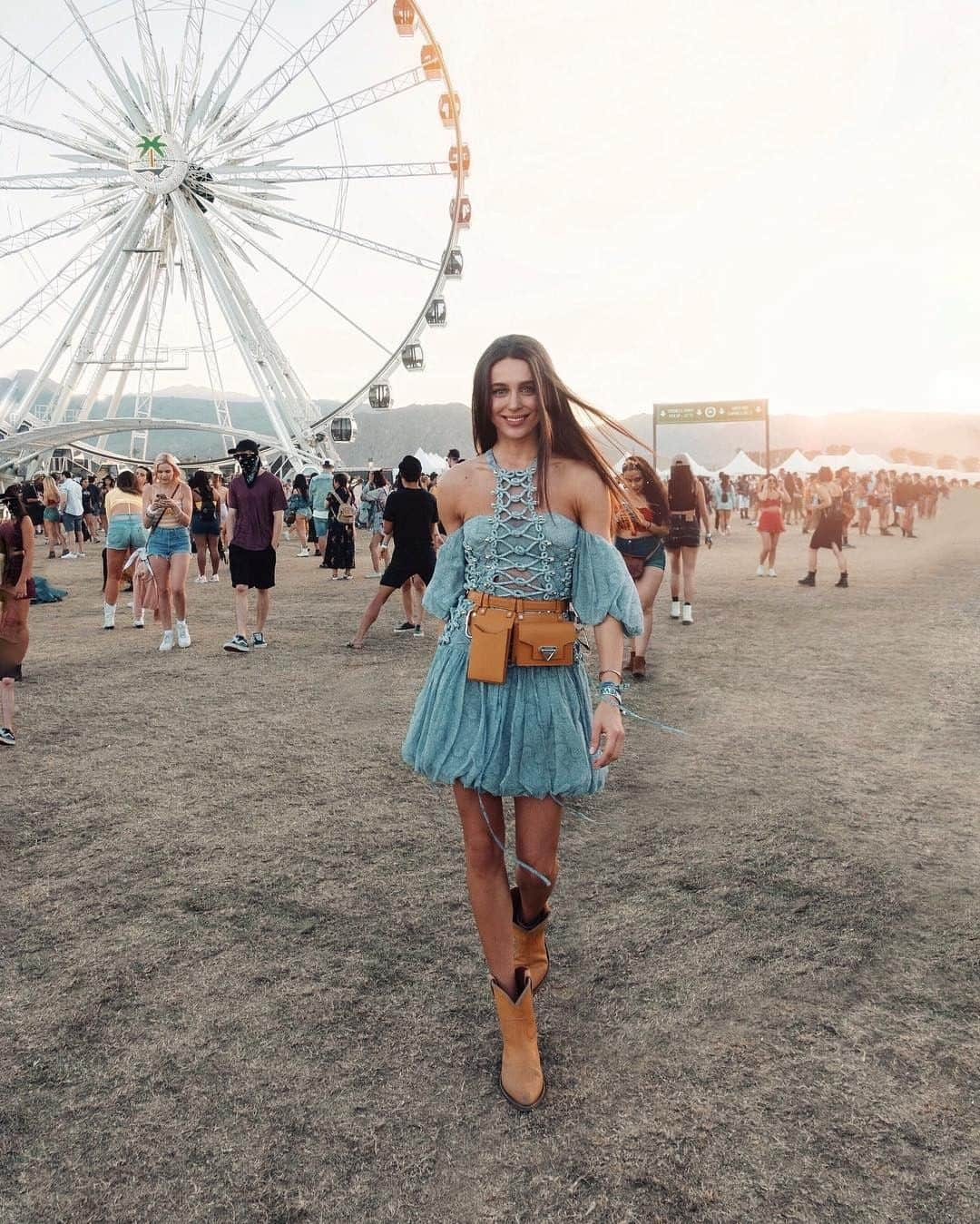 Angel™さんのインスタグラム写真 - (Angel™Instagram)「Do you need her dress? YES? credit @maryleest #americanstyle #coachella2019 #coachellaoutfit #ootd #dress #dresses #shopping 😍」4月17日 6時30分 - americanstyle