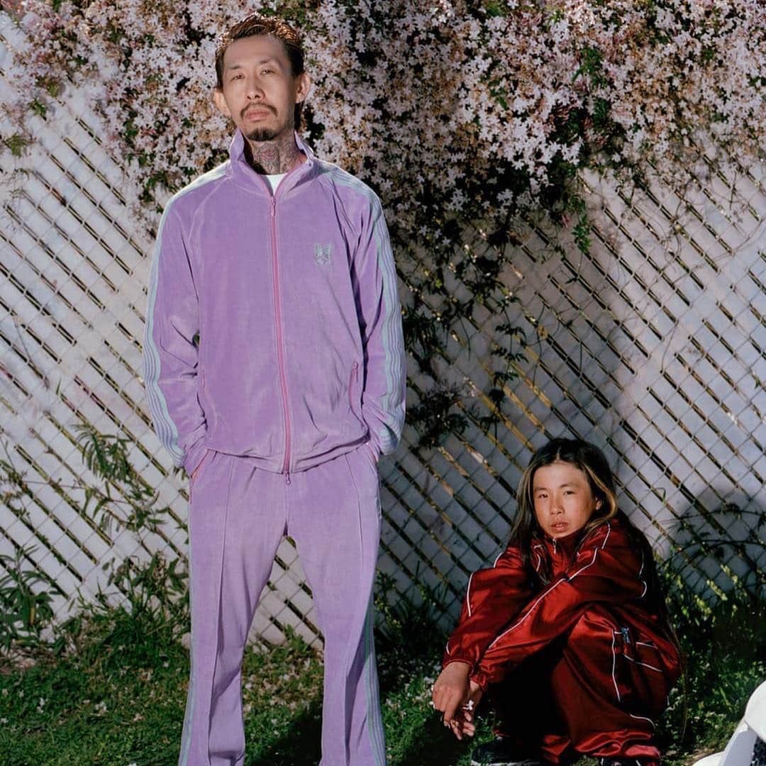 Freshnessさんのインスタグラム写真 - (FreshnessInstagram)「Needles continues its collaborations with AWGE into Spring/Summer ‘19, presenting exclusive colorways of their coveted tracksuit sets as well as accompanying hoodies and half-zip pullovers. Releasing Saturday, April 20th. Did @asaprocky outdo himself this time around? #freshnessmag」4月17日 6時32分 - freshnessmag