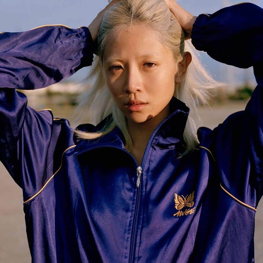 Freshnessさんのインスタグラム写真 - (FreshnessInstagram)「Needles continues its collaborations with AWGE into Spring/Summer ‘19, presenting exclusive colorways of their coveted tracksuit sets as well as accompanying hoodies and half-zip pullovers. Releasing Saturday, April 20th. Did @asaprocky outdo himself this time around? #freshnessmag」4月17日 6時32分 - freshnessmag