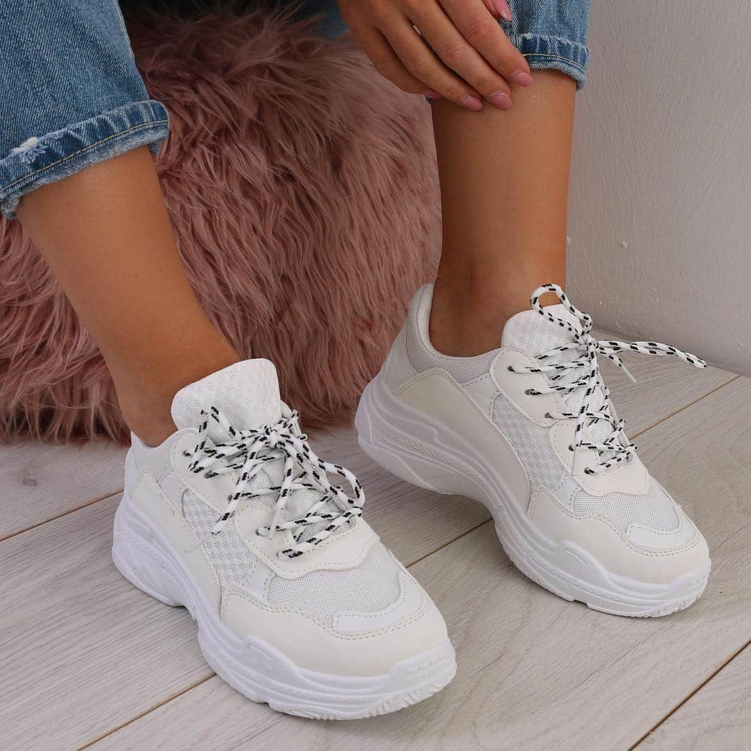 Public Desireさんのインスタグラム写真 - (Public DesireInstagram)「White kicks ready for your airport attire🙌✈️ Shop FIYAH £34.99 plus 99p Next Day Delivery for all our UK honeys💸 #lookofthebae #pdbae Tap to shop ☝」4月17日 6時33分 - publicdesire