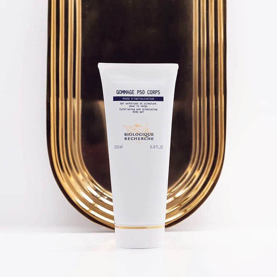 Biologique Recherche USAさんのインスタグラム写真 - (Biologique Recherche USAInstagram)「Spring Favorite: Gommage P50 Corps.  Thanks to a formula rich in exfoliating, moisturizing, protecting, toning and stimulating agents (including grains made of Lotion P50), this gentle yet invigorating body scrub exfoliates the skin both manually and chemically to ensure the best cell renewal.  Once a week, apply to wet skin (for thick skin requiring more intensive exfoliation, apply to dry skin) and massage in circular ascending movements, focusing on rough areas (heels, knees, elbows). Rinse off under the shower and finish with a burst of cold water.  Gommage P50 Corps restores luminosity to even the dullest Skin Instants. The skin is smooth, soft and brightened. Enjoy! • • • #biologiquerecherche #passion #expert #gommagep50corps #skincare #bodycare #bodyscrub #exfoliating #gel #bodygel #exfoliate #exfoliateyourskin #spring #springskin #springskincare #springfavorites #springessentials #skininstant #followyourskininstant #buildingbetterskin #summerready」4月17日 6時46分 - biologique_recherche_usa