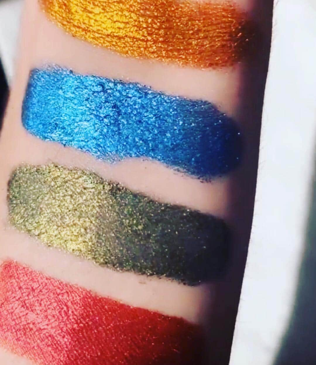 ベラ・ゾーンさんのインスタグラム写真 - (ベラ・ゾーンInstagram)「Swatches @thornebybella」4月17日 6時50分 - bellathorne