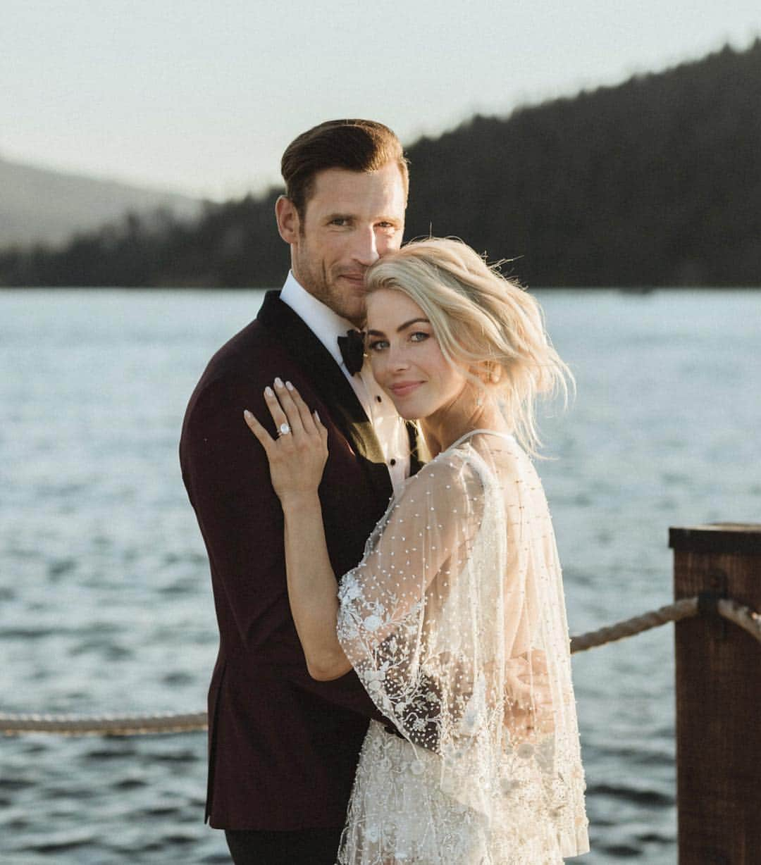 ジュリアン・ハフさんのインスタグラム写真 - (ジュリアン・ハフInstagram)「Feeling all the feels. We got the most stunning #WeddingZine from @bowandarbour filled with our wedding photos by the amazing @sarahfalugoweddings! Guys. This is seriously so special, we are so happy to have a tangible reminder of our wedding day. Thank you!! ❤️」4月17日 6時58分 - juleshough