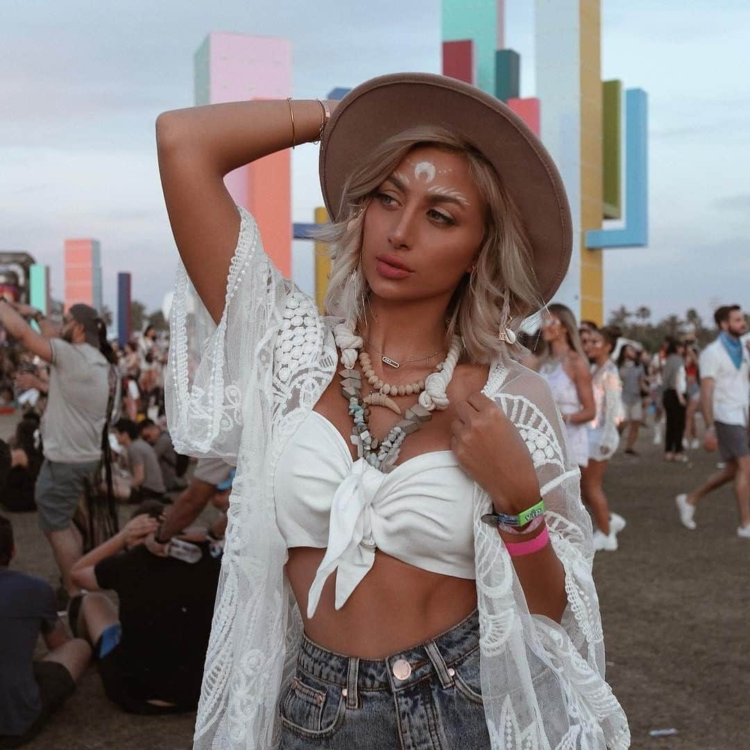 NYX Cosmeticsさんのインスタグラム写真 - (NYX CosmeticsInstagram)「@model_roz slayed the festival grounds with this boho glam 💃☀ Recreate the look using our White Liquid Liner 🎡 | #nyxcosmeticscoachella @nyxcosmetics」4月17日 7時05分 - nyxcosmetics