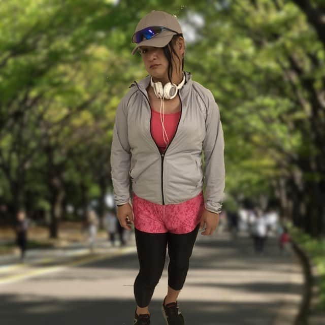 福島善成さんのインスタグラム写真 - (福島善成Instagram)「画像は『モデル風のオーラを出しながら駒沢公園を走る体格のいい人』のモノマネです。  #毎年、四月頃に夏までにダイエットを決意するが痩せれない人 #帽子深くかぶってるけど #すっぴんではなかった」4月17日 7時17分 - fukushimayoshinari
