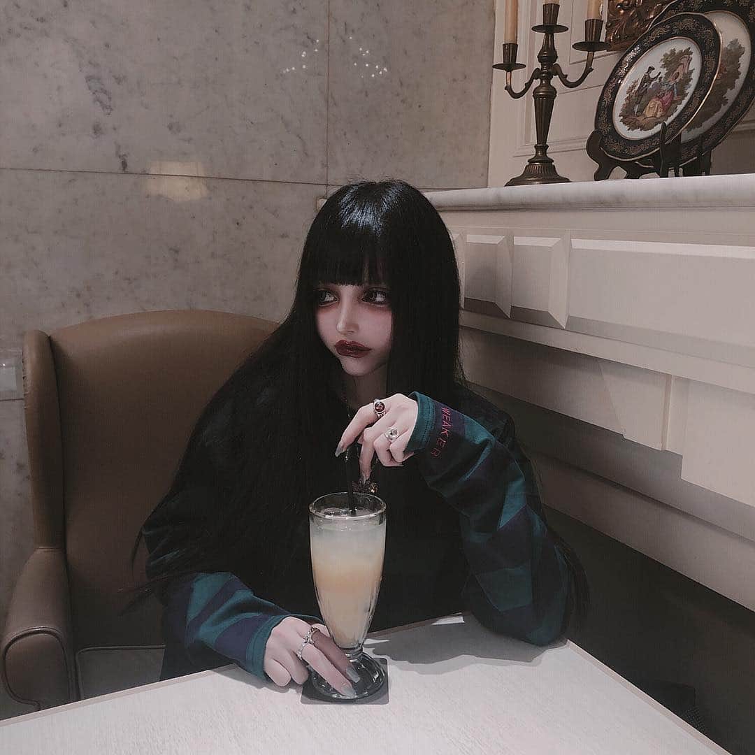 chiiiiiのインスタグラム：「Lapisのカクテルトリートメントで 髪の毛が生き返った..👼🏻 試験管みたいなの可愛い🧪 げんさん(@gen.0212 ) いつもありがとうございます♡ 予約はLINEからもできるよ☞LINEID:66599」
