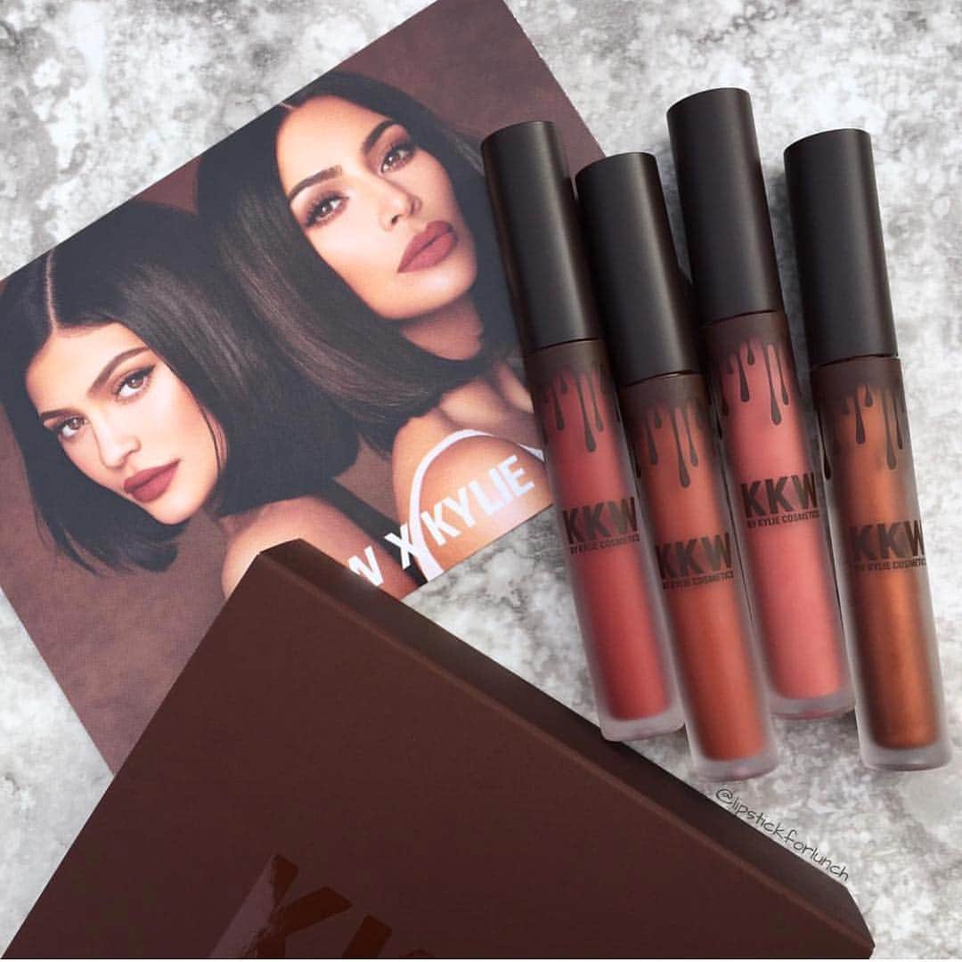 Kylie Cosmeticsさんのインスタグラム写真 - (Kylie CosmeticsInstagram)「Sister Goals😍 the KKW X KYLIE set  is available right now! Pic by @lipstickforlunch」4月17日 7時52分 - kyliecosmetics