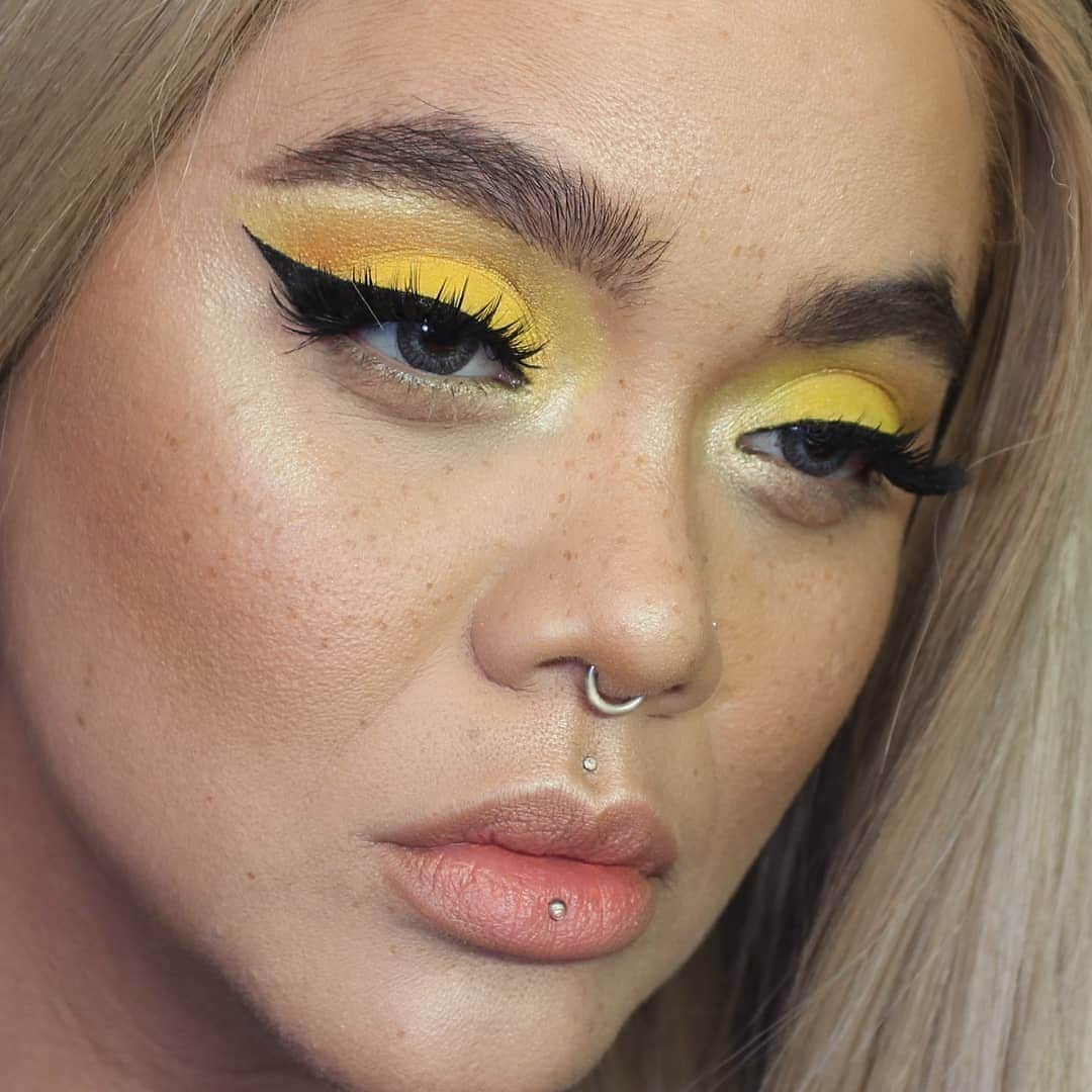 LORACさんのインスタグラム写真 - (LORACInstagram)「Absolutely loving this yellow makeup by @yolimalave 💛💛💛 Using @loraccosmetics porefection foundation in pr8 for a Porefect face😉 #loraccosmetics」4月17日 7時54分 - loraccosmetics