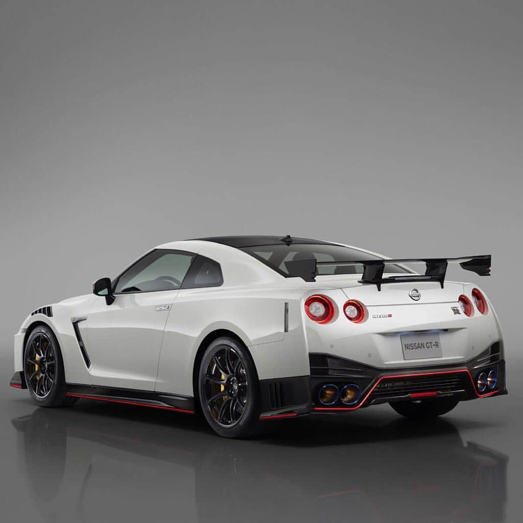 Nissanさんのインスタグラム写真 - (NissanInstagram)「Introducing the 2020 GT-R NISMO at the NY Auto Show, the ultimate performance supercar that provides an exhilarating experience for anyone, anytime, anywhere. #Nissan #GTR #NYIAS #NISMO」4月17日 8時04分 - nissan