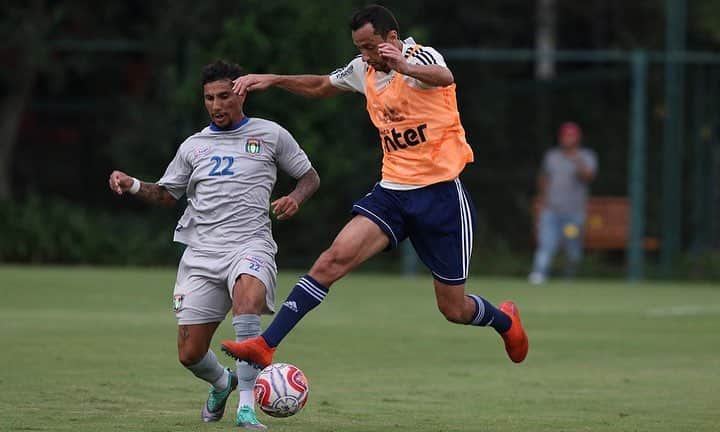 São Paulo FCさんのインスタグラム写真 - (São Paulo FCInstagram)「Esta terça-feira foi movimentada e de muito trabalho no CT! A reapresentação dividiu os jogadores em dois grupos: os titulares no clássico do último domingo fizeram trabalhos regenerativos no REFFIS, enquanto o restante do elenco - reforçado pelos recém-contratados Tchê Tchê, Vitor Bueno e Alexandre Pato - encarou o jogo-treino com o São Caetano. #VamosSãoPaulo 🇾🇪 ‪⠀⠀⠀⠀⠀⠀⠀⠀⠀‬ 📸 Rubens Chiri / saopaulofc.net」4月17日 7時57分 - saopaulofc