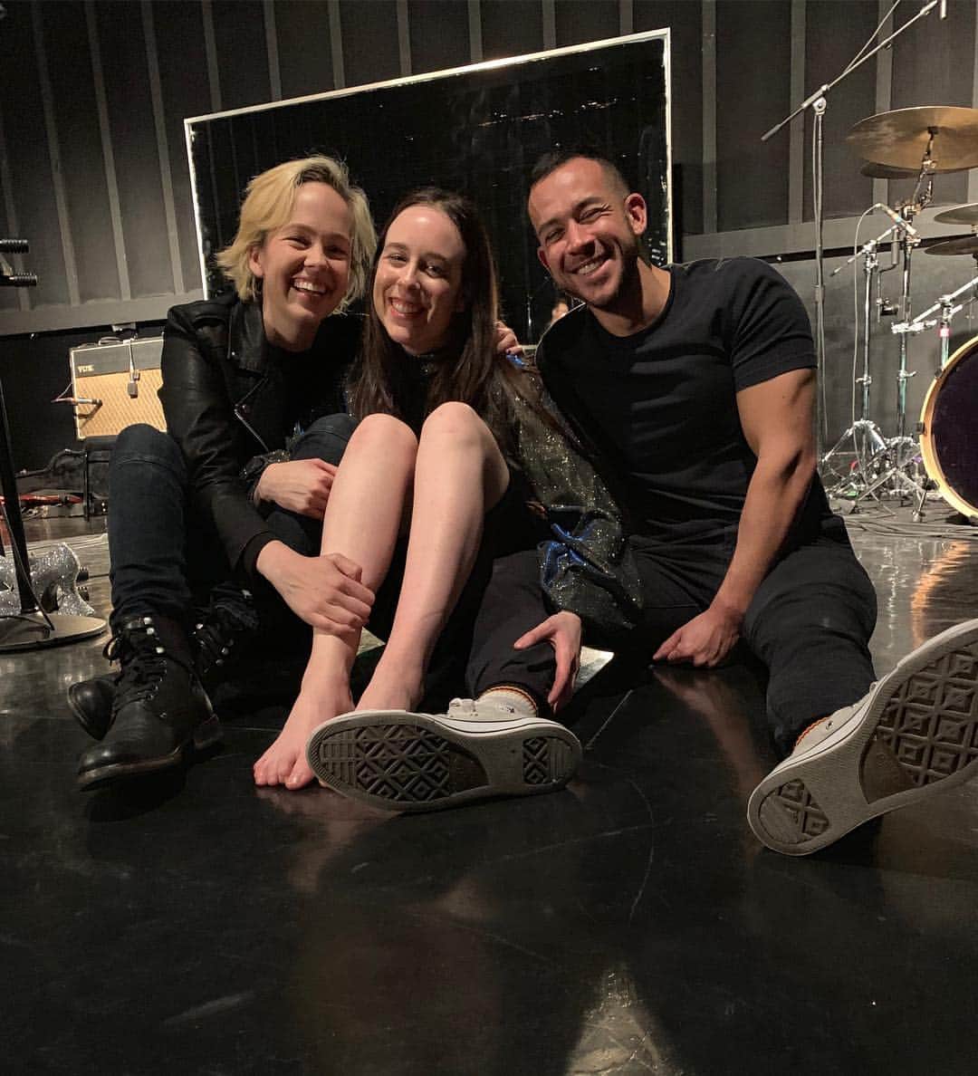 アリー・エックスのインスタグラム：「Guess what? My best buds came by my tour rehearsal yesterday. After this pic I pulled them to the ground and held them tight and said I wish we could still have sleepovers. I really do. ❤️❤️❤️」