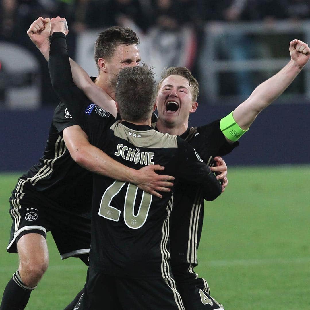 のインスタグラム：「. Great Job! Lads!! （2019.04.16） . 📷Photo by Massimiliano Ferraro/NurPhoto via Getty Images . #デリフト #MatthijsDeLigt #DeLigt #シェーネ #Schone #LasseSchone #アヤックス #Ajax #チャンピオンズリーグ #ChampionsLeague #UCL #football #サッカーキング  #⚽️ #サッカー」