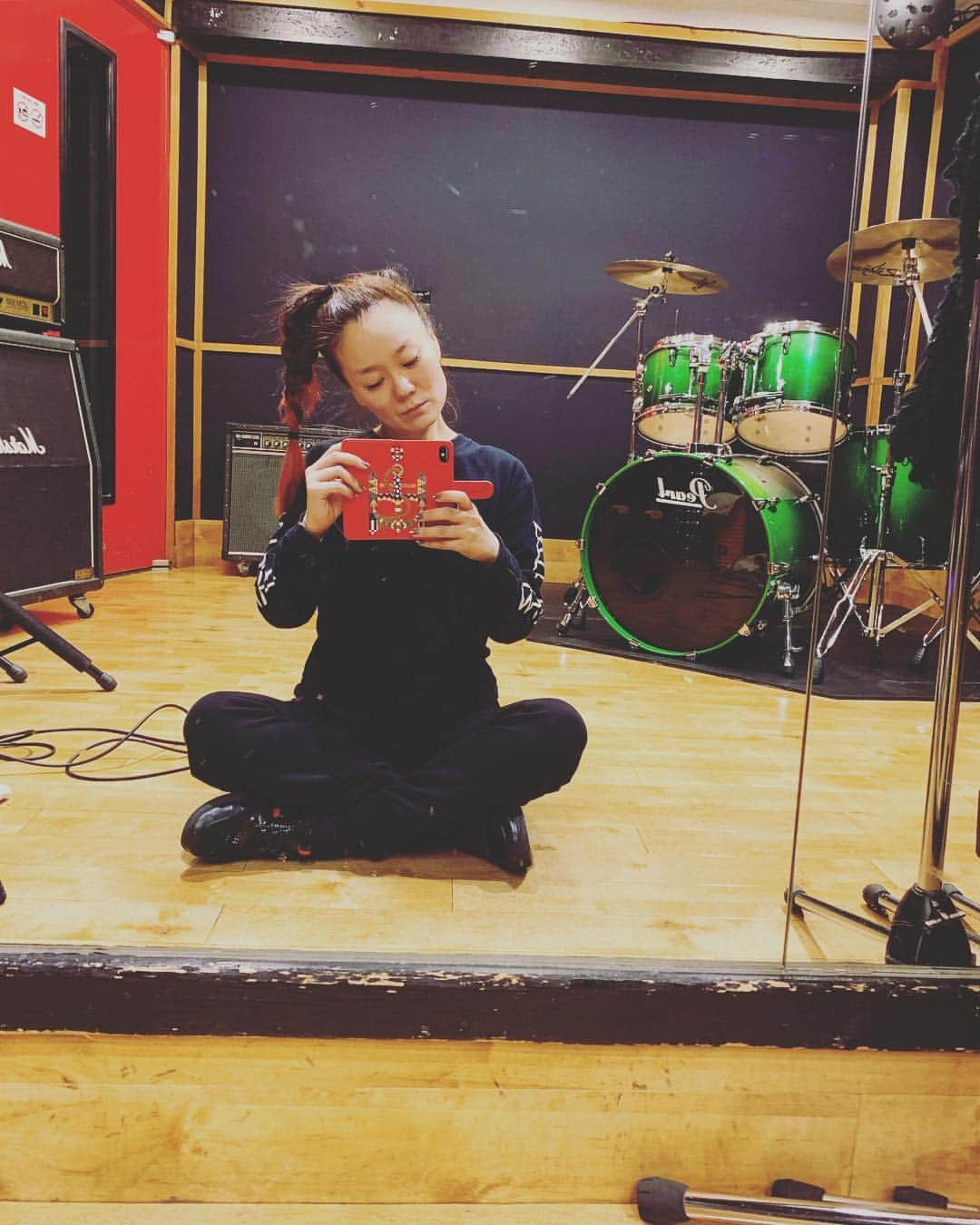 PUSHIMさんのインスタグラム写真 - (PUSHIMInstagram)「お腹空いたけど。 . . #NewiPhoneCase ➡︎ @tome2h  #pushim #inthestudio #自主練 #immature」4月17日 13時40分 - shinoyama_pushim