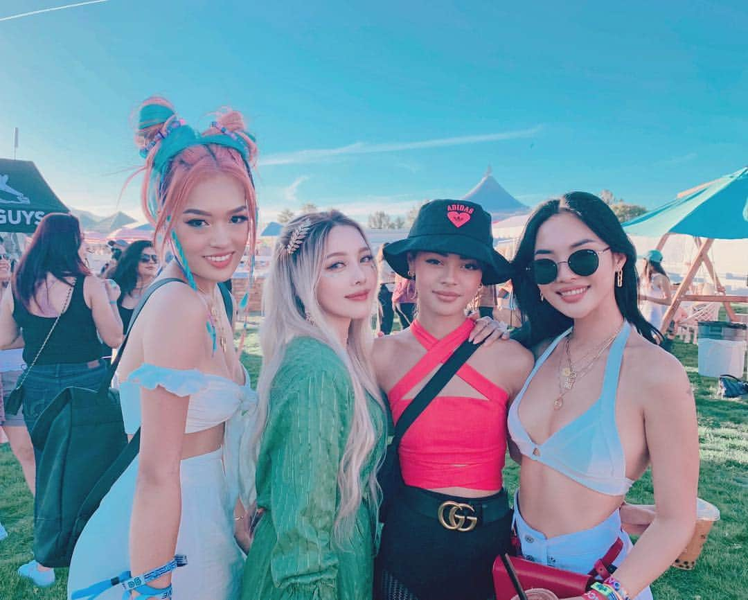 ポニーさんのインスタグラム写真 - (ポニーInstagram)「. Photo-Time!✨ . . @revolve @revolvebeauty #REVOLVEfestival」4月17日 13時41分 - ponysmakeup