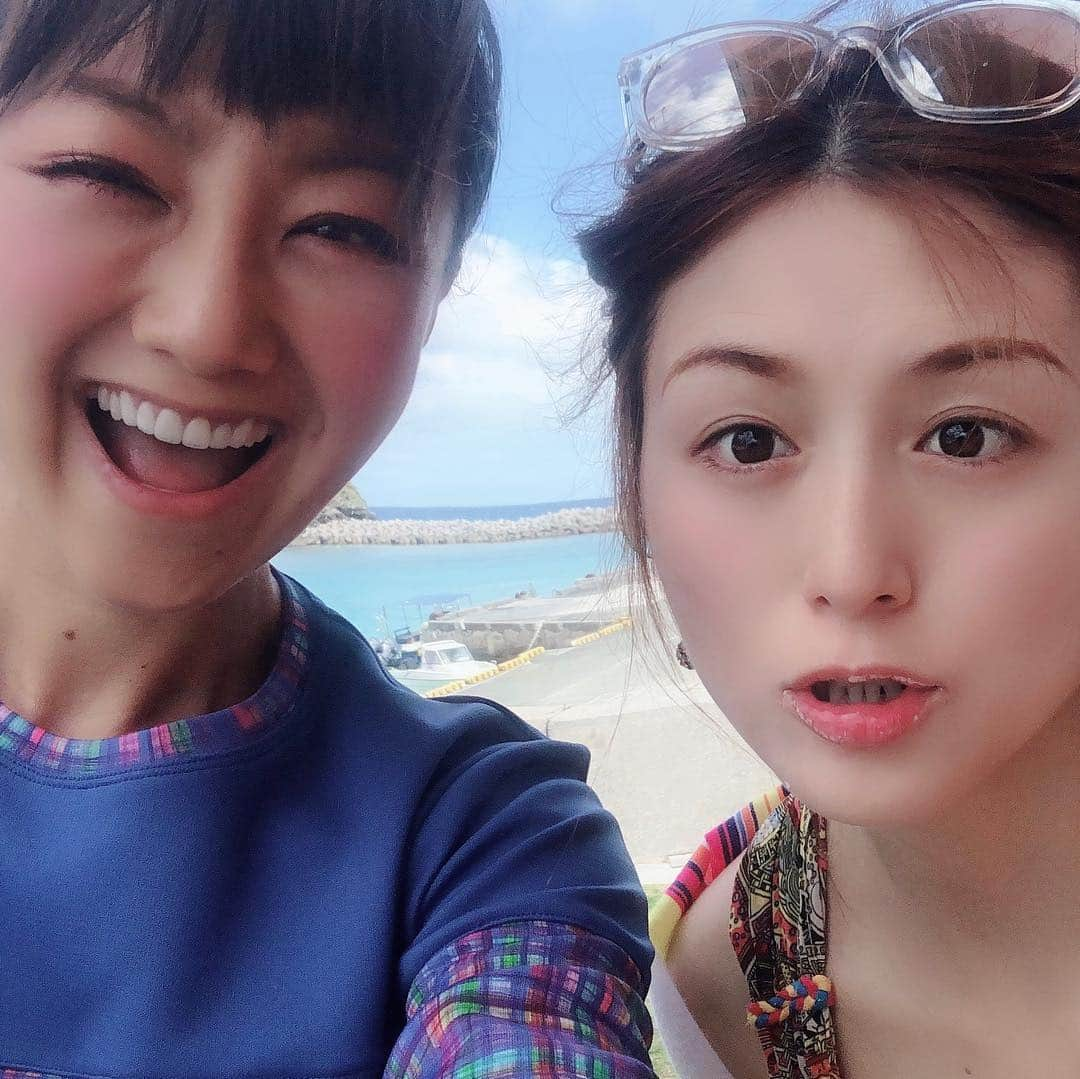 福島和可菜さんのインスタグラム写真 - (福島和可菜Instagram)「わぁー🤣  #昨日釣ったお魚 #炭火焼き  #究極の贅沢 #アカハタ #ムルー #豪華な食事 #時化で沖に出れない #そんな時は #食べて #飲む #どんな時も #楽しむ #人生 #enjoy #昨日の #ニジハタ #リリース #晴れてるのに #白波立ってる #時化てる #荒れ女 #笑 #love #fishing」4月17日 13時41分 - fukushimawakana