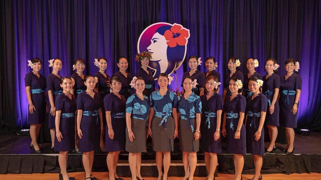 ハワイアン航空さんのインスタグラム写真 - (ハワイアン航空Instagram)「Aloha! 計21名の #客室乗務員 の研修生が卒業しました👏👏👏 今回初となる、研修生全員が日本語対応可能な客室乗務員として #ハワイアン航空 に採用されました。おめでとうございます❣ 📷：ハワイアン航空客室乗務員、Dewey Kauka」4月17日 8時33分 - hawaiianairlinesjp