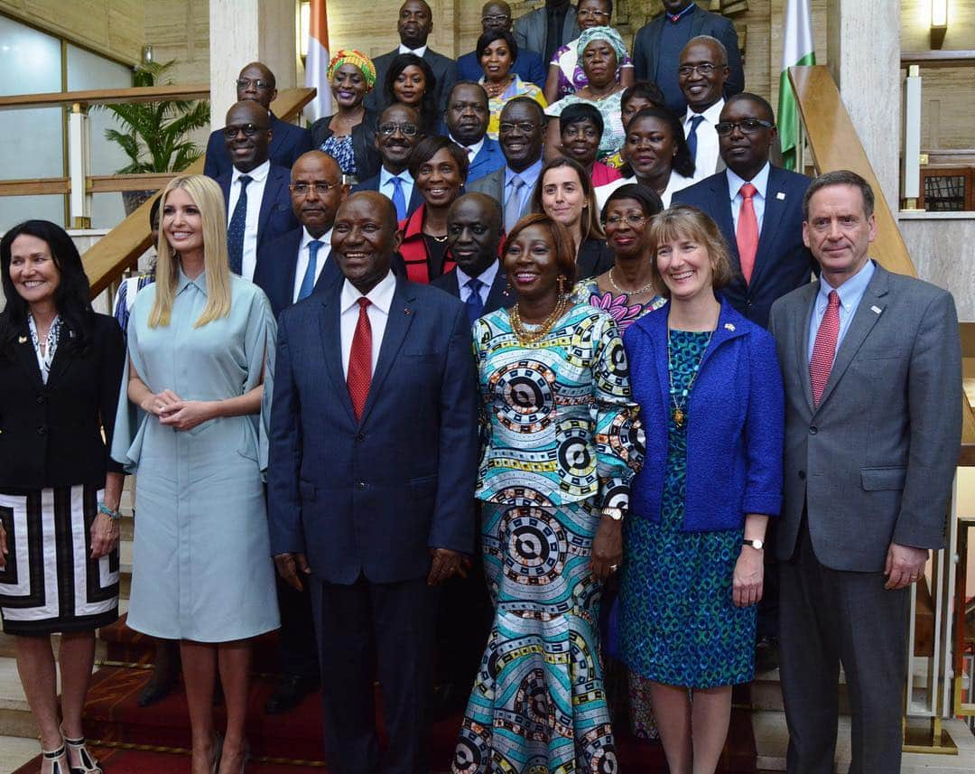 イヴァンカ・トランプさんのインスタグラム写真 - (イヴァンカ・トランプInstagram)「‪‪Productive meeting with VP Duncan! We applauded Côte d’Ivoire’s recovery from violent conflict, the positive role they are playing on the UN Security Council & their work within the region advocating for peace + security.  Côte d’Ivoire’s President Ouatarra has committed to passing ALL U.S. MCC indicators by 2020, including prioritizing the ‘Gender in the Economy’ indicator.  I also joined the VP as the Minister of Education signed an arrêté operationalizing a Gender Unit which will prioritize women & girls’ access to quality education & training - a critical step in achieving this goal.  #WGDP‬ 🇺🇸🇨🇮」4月17日 8時44分 - ivankatrump