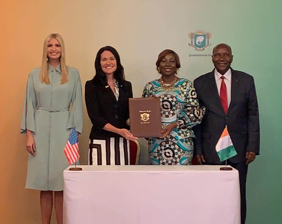 イヴァンカ・トランプさんのインスタグラム写真 - (イヴァンカ・トランプInstagram)「‪‪Productive meeting with VP Duncan! We applauded Côte d’Ivoire’s recovery from violent conflict, the positive role they are playing on the UN Security Council & their work within the region advocating for peace + security.  Côte d’Ivoire’s President Ouatarra has committed to passing ALL U.S. MCC indicators by 2020, including prioritizing the ‘Gender in the Economy’ indicator.  I also joined the VP as the Minister of Education signed an arrêté operationalizing a Gender Unit which will prioritize women & girls’ access to quality education & training - a critical step in achieving this goal.  #WGDP‬ 🇺🇸🇨🇮」4月17日 8時44分 - ivankatrump