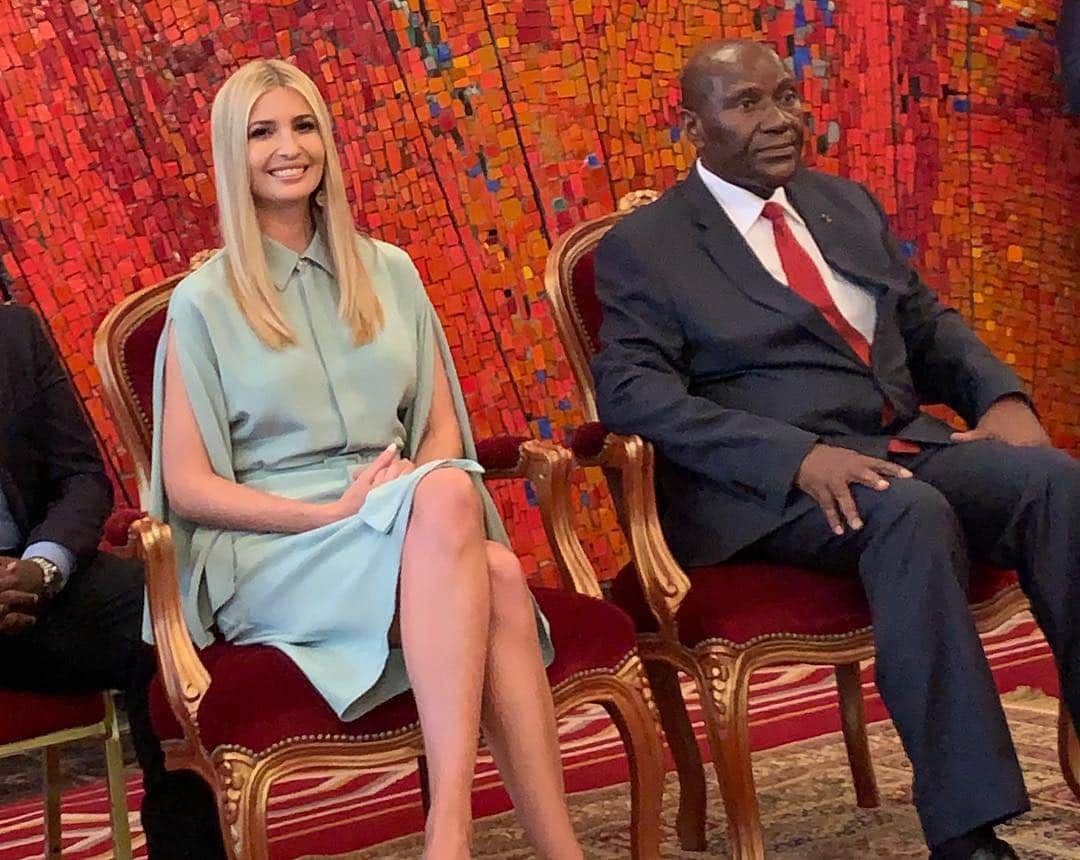 イヴァンカ・トランプさんのインスタグラム写真 - (イヴァンカ・トランプInstagram)「‪‪Productive meeting with VP Duncan! We applauded Côte d’Ivoire’s recovery from violent conflict, the positive role they are playing on the UN Security Council & their work within the region advocating for peace + security.  Côte d’Ivoire’s President Ouatarra has committed to passing ALL U.S. MCC indicators by 2020, including prioritizing the ‘Gender in the Economy’ indicator.  I also joined the VP as the Minister of Education signed an arrêté operationalizing a Gender Unit which will prioritize women & girls’ access to quality education & training - a critical step in achieving this goal.  #WGDP‬ 🇺🇸🇨🇮」4月17日 8時44分 - ivankatrump