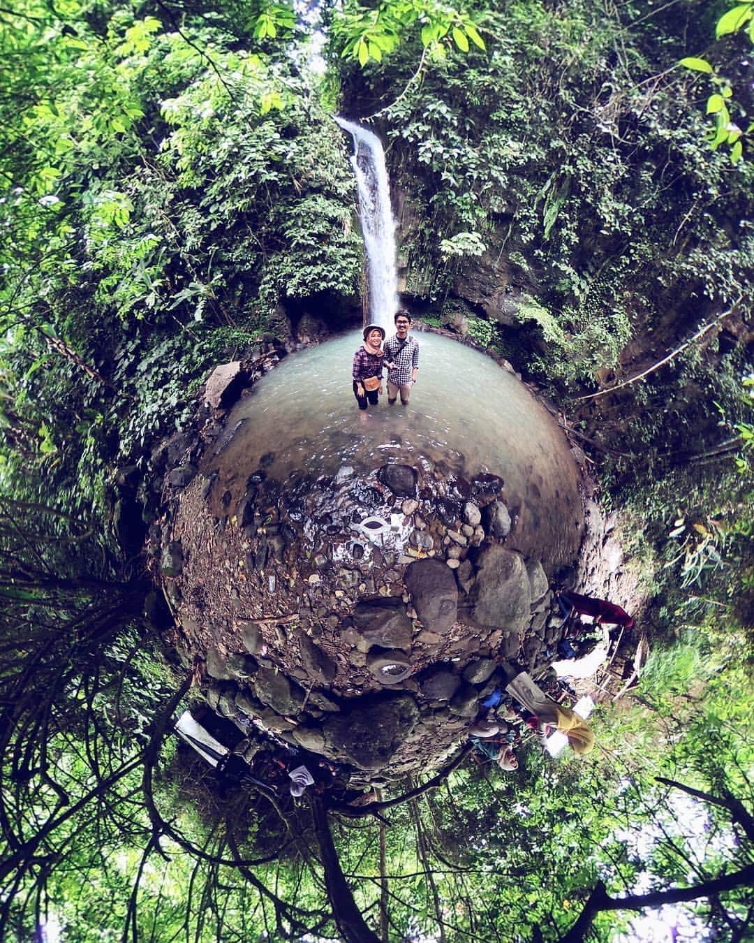 Official RICOH THETAさんのインスタグラム写真 - (Official RICOH THETAInstagram)「What are you waiting for? Go with the flow and keep exploring. Adventure is out there! 🛣 . 📸 : @gatot.rendraa . #theta360 #tinyplanet #indonesia #waterfall #nature #travel #green #travelphotography」4月17日 8時50分 - theta360official