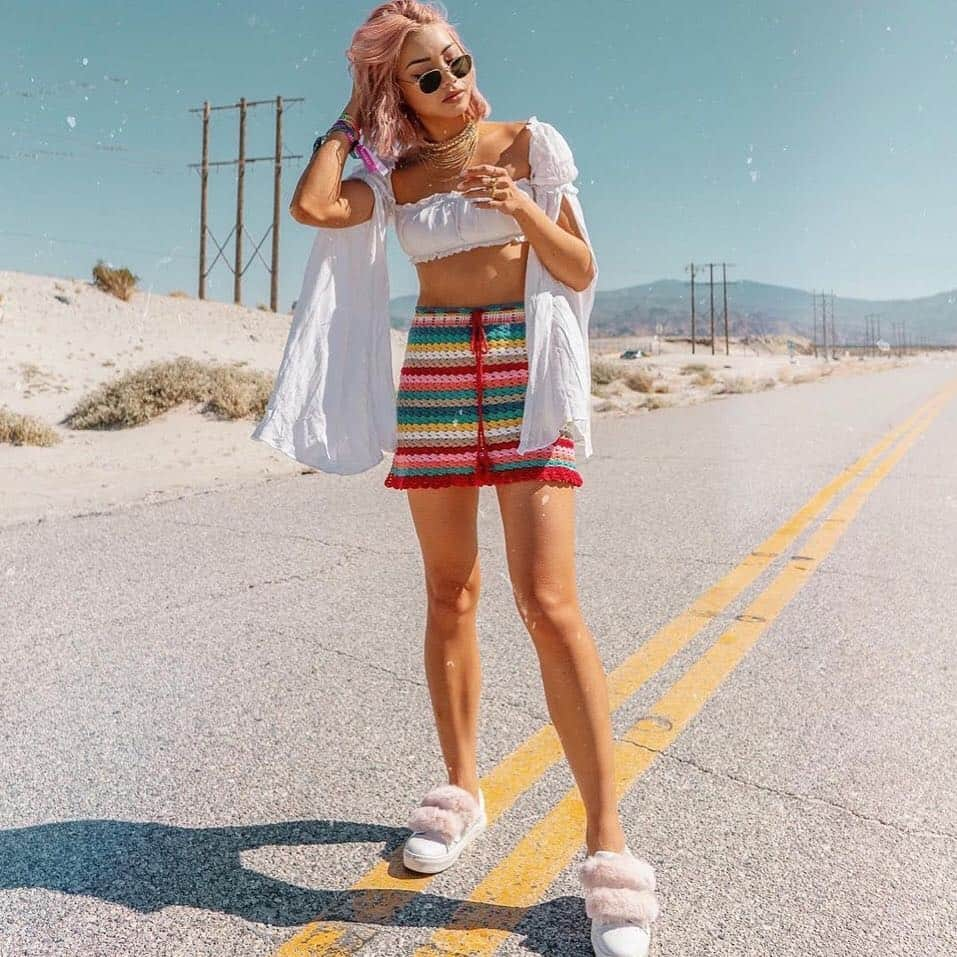 ワイルドフォックスクチュールさんのインスタグラム写真 - (ワイルドフォックスクチュールInstagram)「And @flamcis took the road less traveled in the Vibrant Glow Stassi Skirt. #wildfox #summer2019 #festivalseason #crochet #OOTD」4月17日 9時05分 - wildfoxcouture