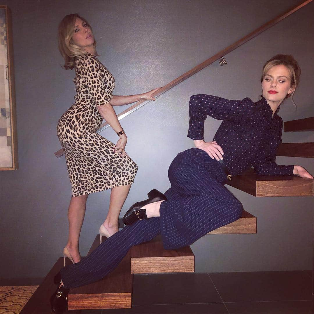 ブルックリン・デッカーさんのインスタグラム写真 - (ブルックリン・デッカーInstagram)「When you trip up the stairs and someone happens to catch it in a photo! So embarrassing. TO MY @junediane WHO I FORGOT TO TAG: I AM NOT WORTHY OF YOUR GREATNESS. @allysonfanger @melissasandora @kellybkline @ms.smileyangelo」4月17日 8時59分 - brooklyndecker