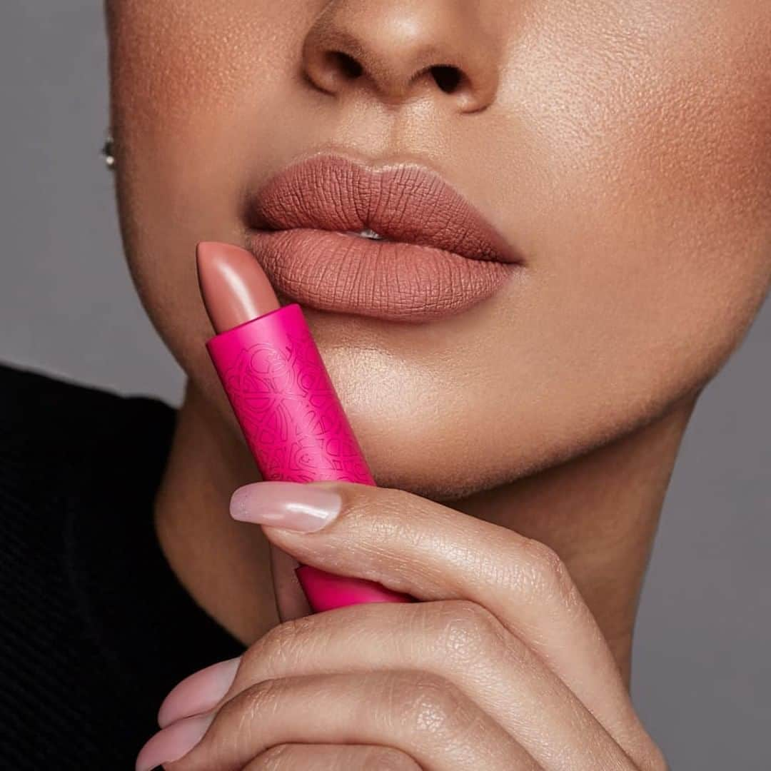 M·A·C Cosmetics Canadaさんのインスタグラム写真 - (M·A·C Cosmetics CanadaInstagram)「M·A·C Senior Artist @themariamkhairallah from @maccosmeticsmiddleeast wears limited edition #MACxeLSeed Lipstick in Un Baiser 💋💄」4月17日 9時00分 - maccosmeticscanada