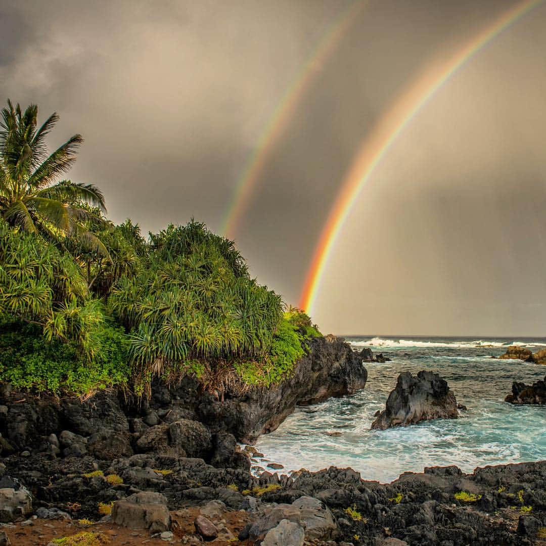 アメリカ内務省さんのインスタグラム写真 - (アメリカ内務省Instagram)「Double #rainbows kiss the coastline along the Kīpahulu area of Haleakala National Park. Visitors here are treated to views of waterfalls, Hawaiian cultural experiences and breathtaking coastal vistas. Flourishing wildlife such as seabirds, sea turtles, monk seals, humpback whales and dolphins can be seen depending on the time of year. This vibrant landscape is hot and humid all year long and the weather changes rapidly- so remember to bring both sun and rain protection. Photo courtesy of Chris Archer (@archer357). #usinterior #travel #islandlife #Hawaii #findyourpark」4月17日 9時01分 - usinterior