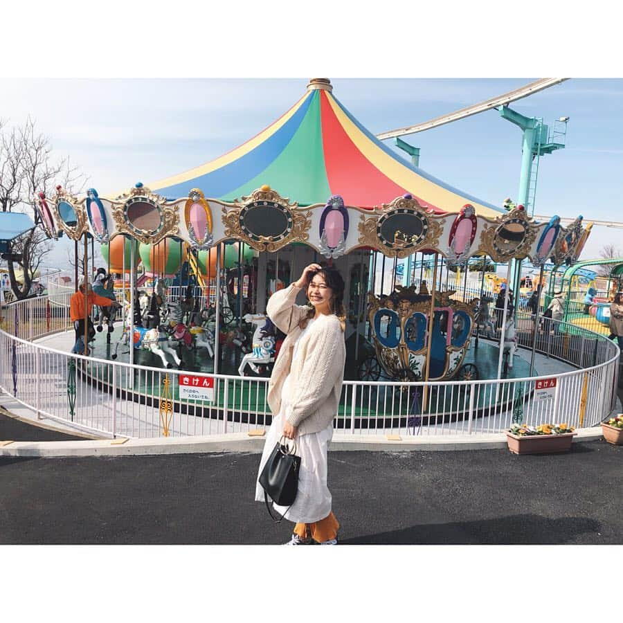 ena..*加藤 恵梨奈さんのインスタグラム写真 - (ena..*加藤 恵梨奈Instagram)「#生駒山上遊園地 . ストーリー載せたらDMよーけ 来てたから記事に✏️ . . 前日にBOOが言った一言で決まった 🎪遊園地🎡҉*\( 'ω' )/*҉ . レトロな雰囲気がめちゃくちゃえー感🤙🏻 乗り物乗り放題のパスでよーけ乗ったしw . 昼過ぎからいって閉園までおったな❤ 15時以降は寒すぎてやばかったけど 夕暮れの景色とか見れて最高やった！！ また行きたい！ 初めていったけどここの遊園地🎡良き🐯◎ ＧＷも違う遊園地連れてってあげよ← 連れてってもらおやなwwﾌﾌ . どっかオススメあれば教えてくださーい . . . #osaka #nara #奈良県 #生駒山上遊園地 #遊園地 #家族 #family #familyday #freemodel #freelancemodel #ママ活 #ママコーデ #mama #mamamoo #mamagirl #インスタグラマー #インフルエンサー #ena_pi」4月17日 9時11分 - e_n_a_p_i