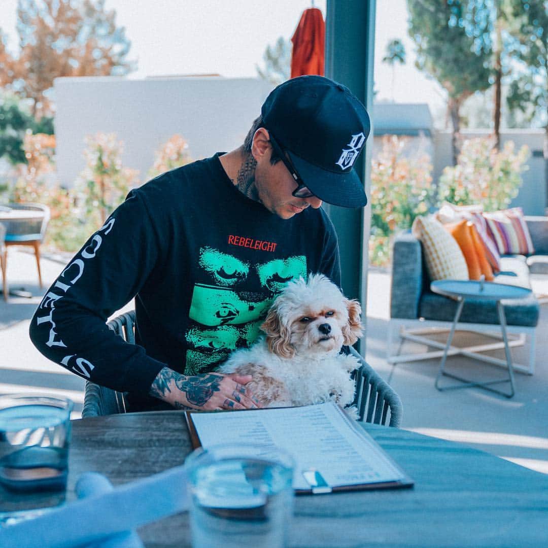 トニー・ペリーのインスタグラム：「Good boy 🐶」