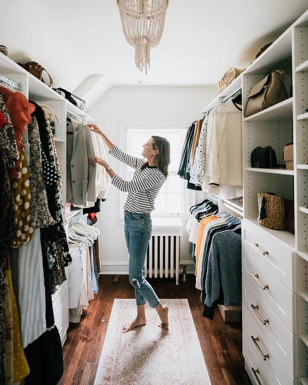 Anna Jane Wisniewskiのインスタグラム：「How I turned an awkward space in our master bedroom into a walk-in closet—it’s all on the blog today. 📸 @ironandhoney #thisoldhouse #thisoldtudor #walkincloset #housebeautiful #homerenovations #theeverygirlathome」