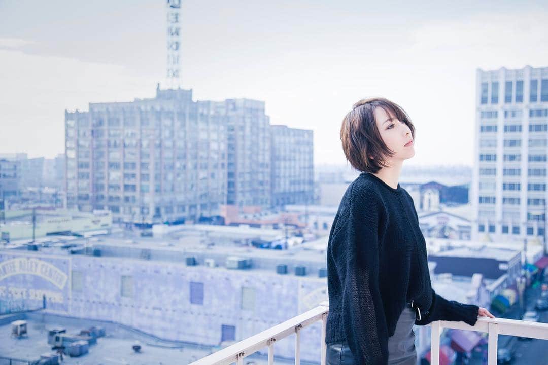 のインスタグラム：「本日4.17Release アルバム「FRAGMENT」より . . 『約束』 . 誰より近くで見ていてくれた　 君が側にいるから もう一度立ち上がって 新しい季節を探しに行ける . . . #アルバム #4月17日リリース #FRAGMENT #歌詞 #復帰曲 #約束#藍井エイル #eiraoi #album #17thApril #Release #lyrics #yakusoku」