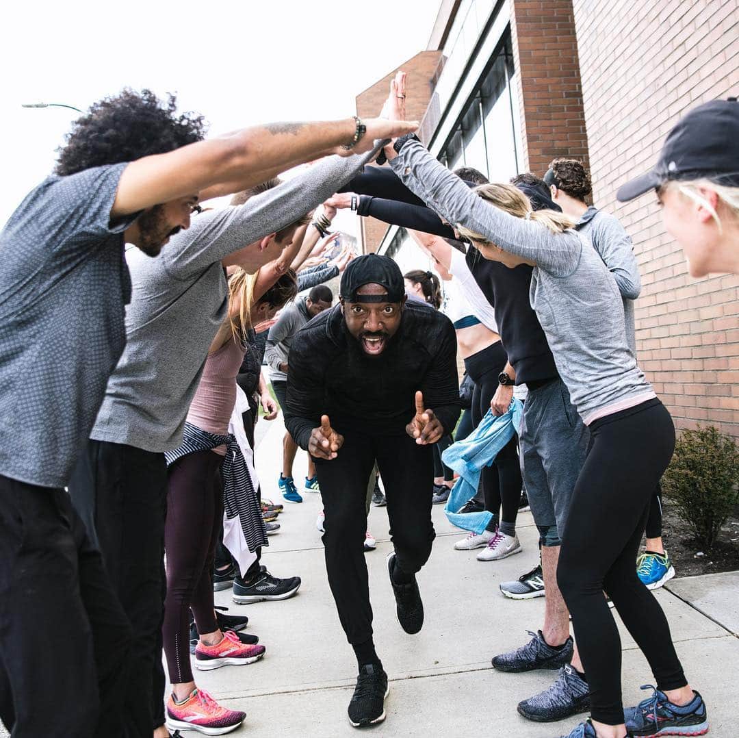 のインスタグラム：「Four days, 100 epic humans—all under one roof.  Our ambassadors are the heartbeat of their communities—they live and breathe #thesweatlife every single day. This week we’re heading up to Whistler, Canada with 100 ambassadors from around the world to get our sweat on, have real conversations, and connect on the common thread that brought us all here—community.  Have any questions for this inspiring crew? Drop them below. We'll be getting you answers all week long.」