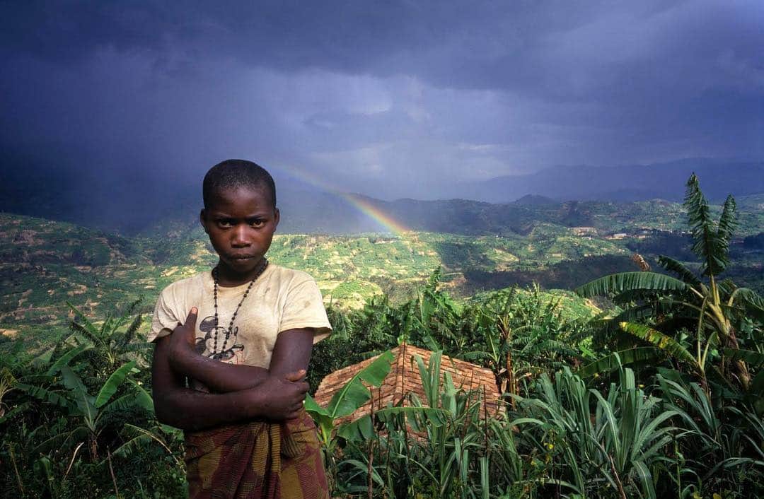 thephotosocietyさんのインスタグラム写真 - (thephotosocietyInstagram)「Photo by @joemcnallyphoto.  In Rwanda, a country known as “Mille Collines” or Land of a Thousand Hills,  they have begun a 100 day mourning period as a remembrance of the horrific events of the genocide the tore that country apart 25 years ago. This period of memory and mourning reflects the efforts the country has made to renew and heal the wounds of that time. This shot made on the road from Kigali enroute to Goma, in the northwest corner of the country, across the border into the Congo, which was at that time the site of one of the largest refugee camps in the world. Shot this in the late nineties, during a stay in Rwanda to document the aftermath of the genocide. It was a incredibly difficult time as the people struggled with the aftermath of so much violence, much inflicted by fellow villagers and neighbors. #memory #rwanda #healing」4月17日 10時24分 - thephotosociety
