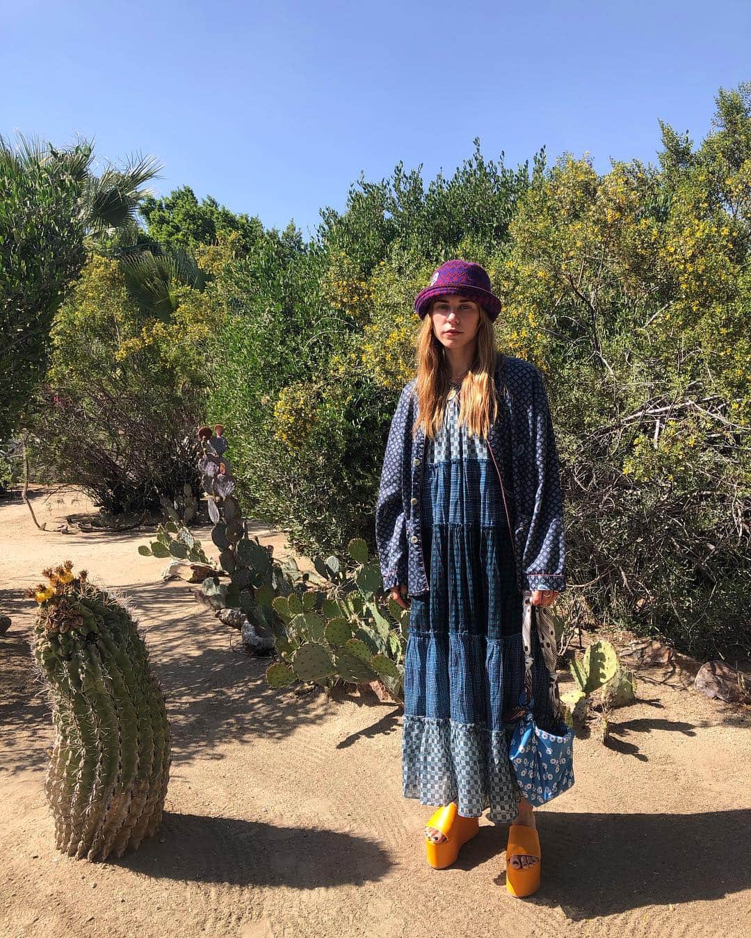 freepeopleさんのインスタグラム写真 - (freepeopleInstagram)「We’ve escaped to the desert 💫 @alwaysjudging in the Something Real Maxi Dress #linkinbio」4月17日 10時26分 - freepeople