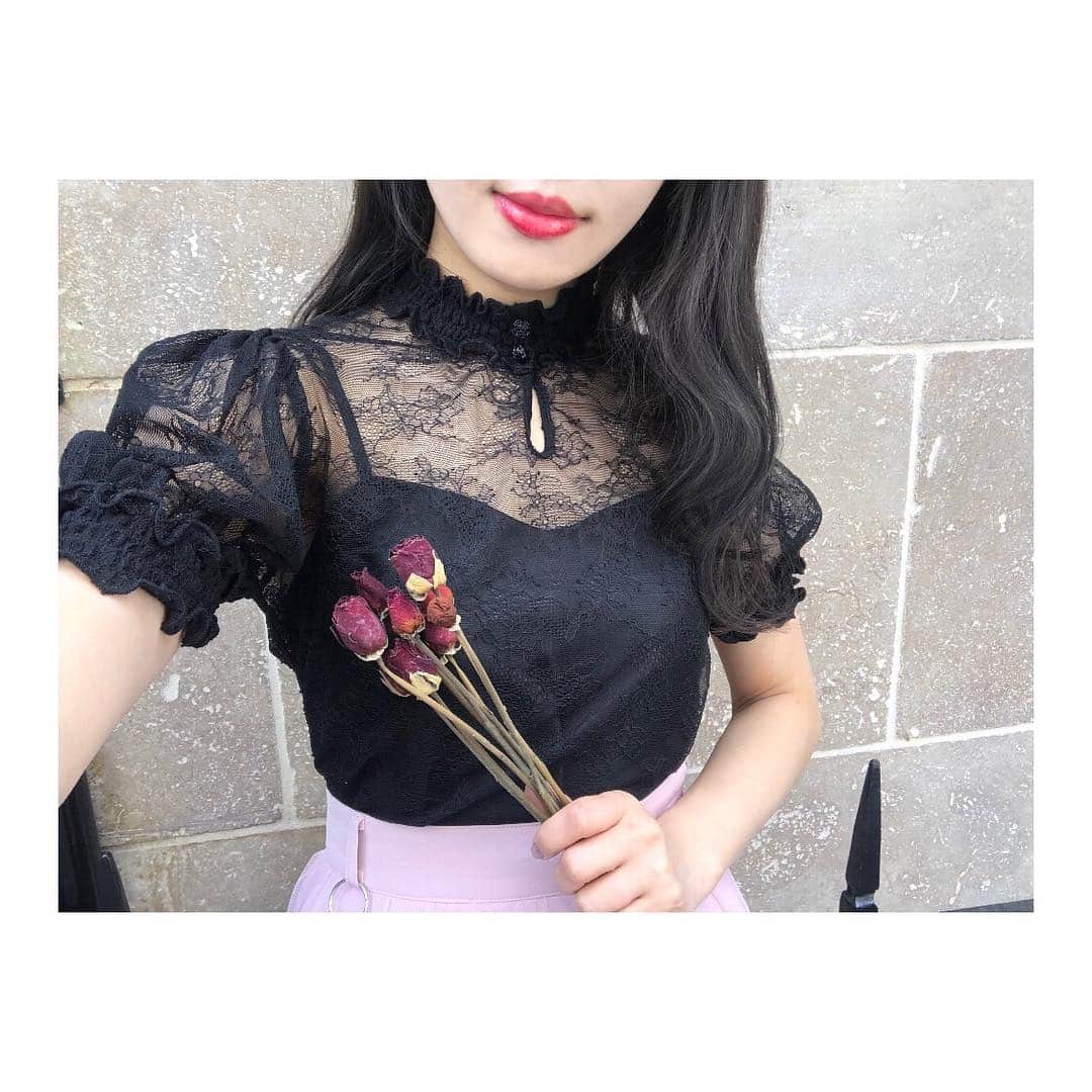 EATMEさんのインスタグラム写真 - (EATMEInstagram)「4.17update... #EATME #APRIL #NEW #ITEM #🌹 STAFF身長🚺:162cm スカート➡︎発売中 トップス➡︎4.19発売予定 . TOP画面のURLからEATME WEB  STOREをCHECK💁🏻‍♀️ @eatme_japan . シャーリングネックレースブラウス（ #BLOUSE ） ¥9,00.0（＋tax） COLOR🎨:BLK.O/WHT.PNK SIZE📐:FREE . チュールイレヘムスカート（ #SKIRT ） ¥12,000（＋tax） COLOR🎨:PNK.BEG.BLK SIZE📐:S.M . #EATME_CODE #eatmejapan #イートミー #fetishmode #2019sseatme #2019ss #WOODSCAGE #益若つばさ #tsubasamasuwaka #fashion #outfit #styling #japan #tokyo #harajuku #原宿 #instagood #like4like」4月17日 10時35分 - eatme_japan